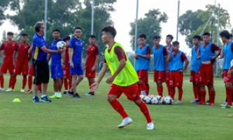 U19 luyện quân dưới sự chỉ huy của ‘Phù thủy trắng’ người Pháp