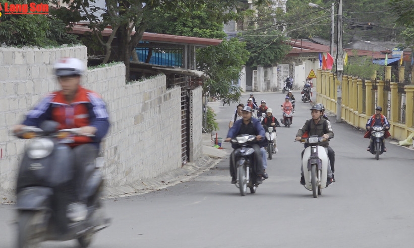 Học sinh vô tư vi phạm pháp luật về giao thông