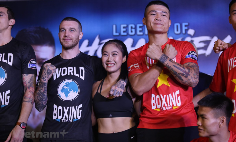 'Nam vương Boxing Việt' Trương Đình Hoàng so găng với tay đấm Hàn Quốc