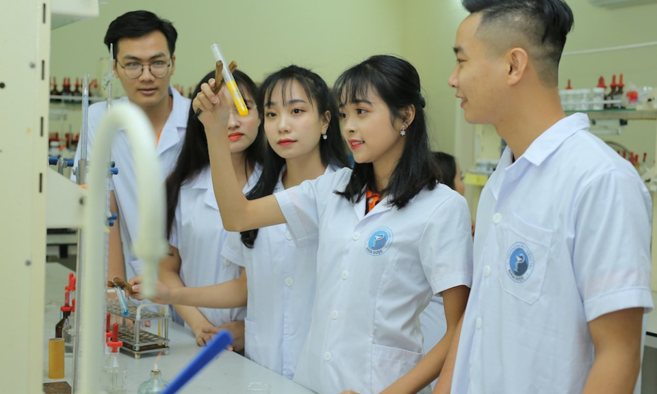 Đẩy mạnh nghiên cứu khoa học: Xu hướng tất yếu của các ĐH