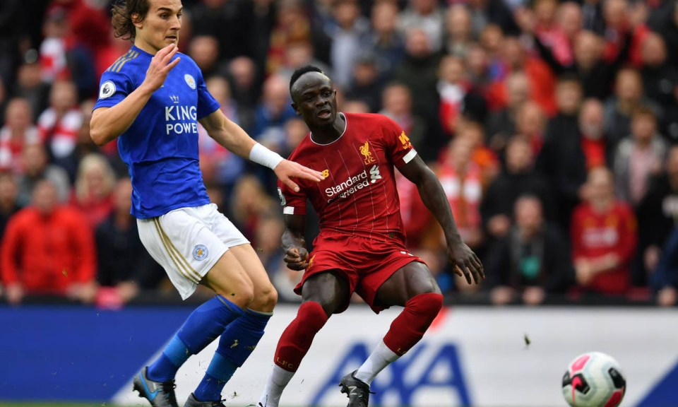 Liverpool thắng nghẹt thở Leicester 2-1