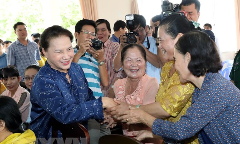 Chủ tịch Quốc hội Nguyễn Thị Kim Ngân tiếp xúc cử tri Cần Thơ