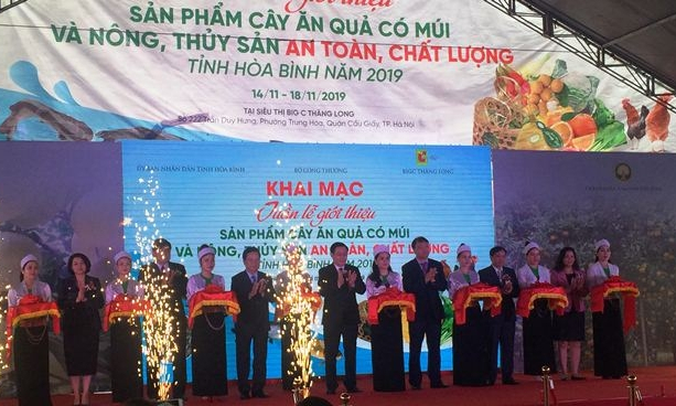 Khai mạc tuần lễ giới thiệu cây ăn quả có múi và nông, thủy sản an toàn