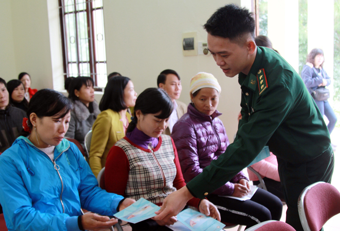 Hệ thống ăn tự động trong chăn nuôi gà thả vườn: Giúp người chăn nuôi tiết kiệm thời gian, chi phí