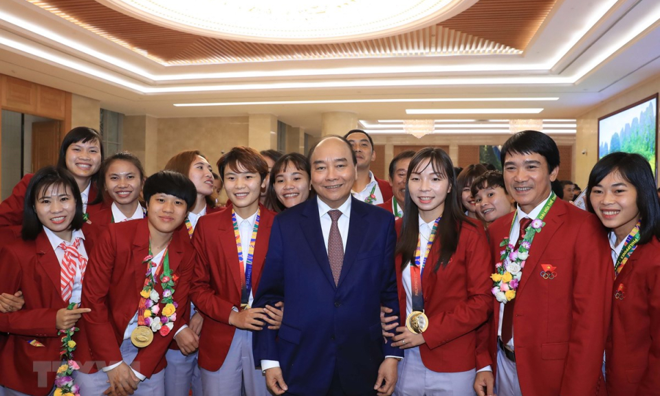 Thủ tướng giải thích lý do gặp mặt sớm nhà vô địch bóng đá SEA Games