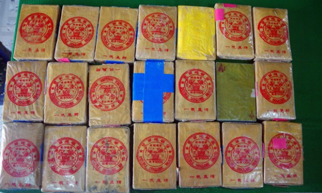 Thừa Thiên-Huế: Tiếp tục phát hiện 21 bánh nghi là ma túy ở bãi biển