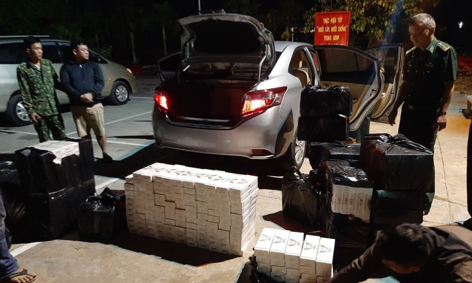 Long An: Bắt giữ đối tượng vận chuyển 7.200 bao thuốc lá lậu