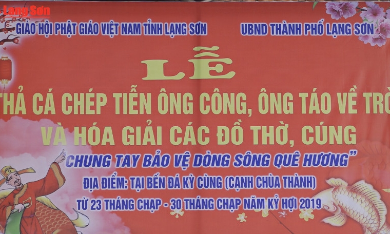 Phóng sinh thả cá chép tại Chương trình “Triển khai công tác bảo vệ môi trường sông Kỳ Cùng”