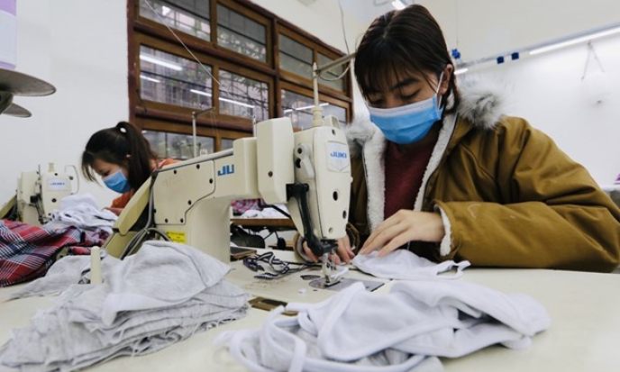 Doanh nghiệp dệt may khẩn trương sản xuất khẩu trang phòng dịch nCoV