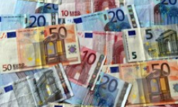 Eurozone bị hối thúc chia sẻ nợ công để giảm tác động của COVID-19