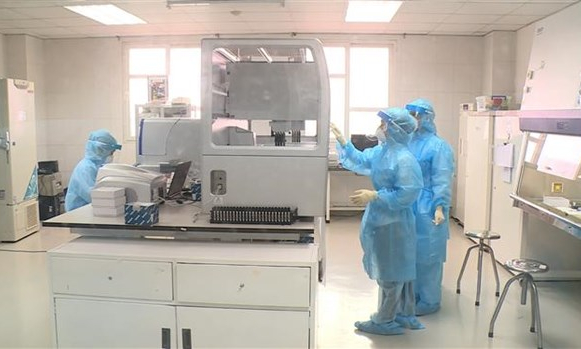 Bệnh nhân thứ 32 mắc COVID-19: Thuê chuyên cơ riêng về Việt Nam