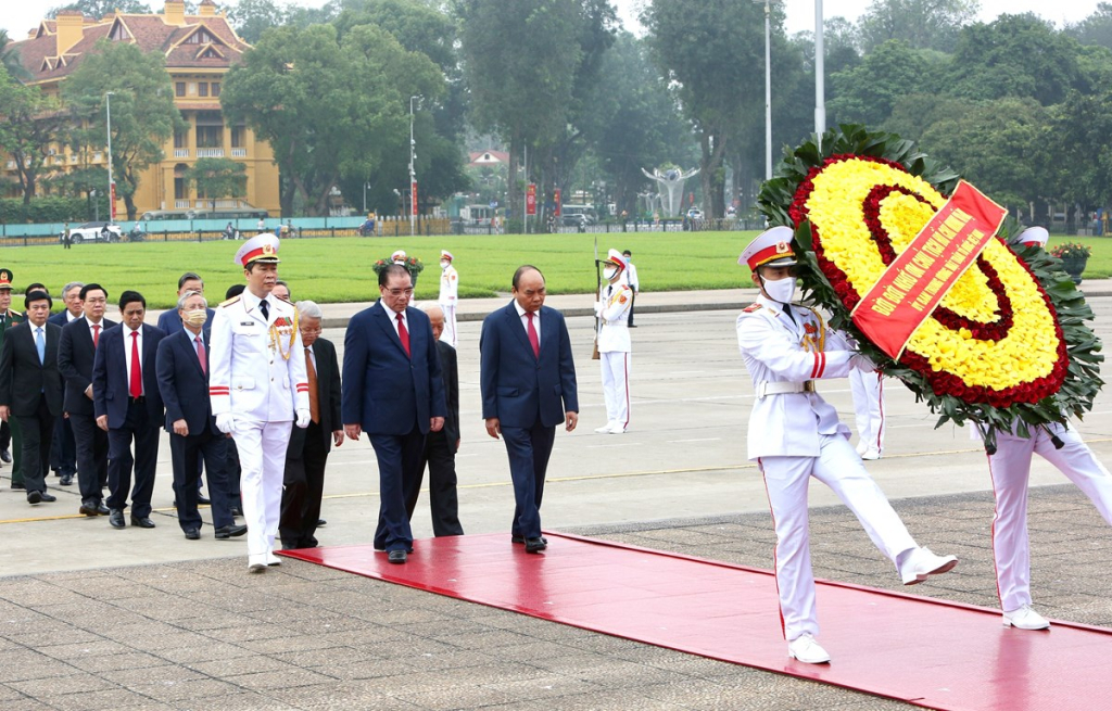 Lãnh đạo Đảng, Nhà nước viếng Lăng Bác nhân 45 năm thống nhất đất nước