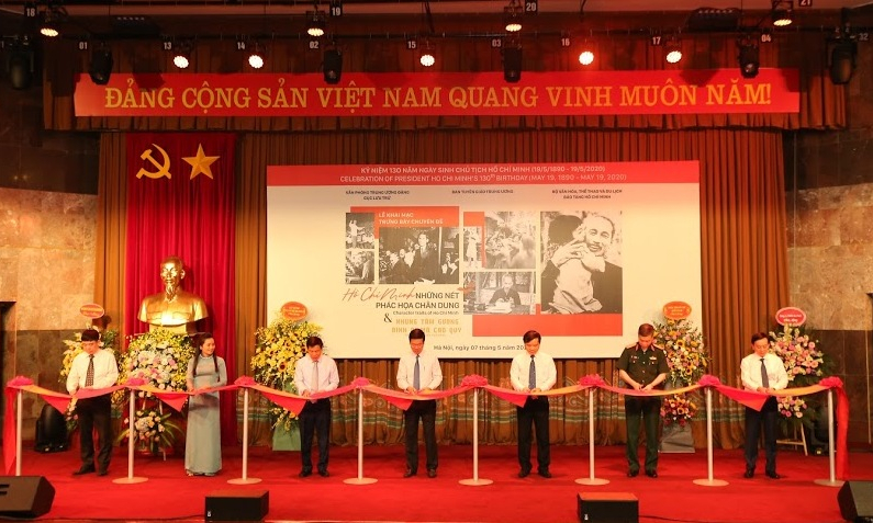 Hồ Chí Minh - Những nét phác họa chân dung