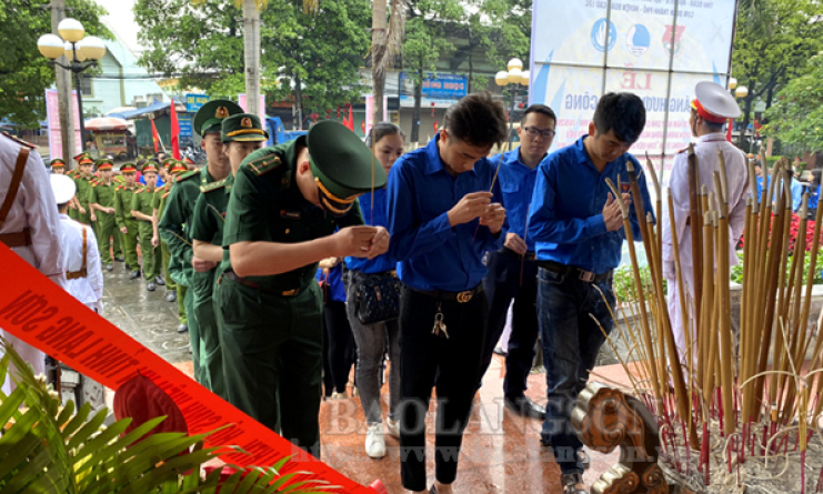 Tỉnh đoàn Lạng Sơn dâng hương tại Khuôn viên lưu niệm Chủ tịch Hồ Chí Minh