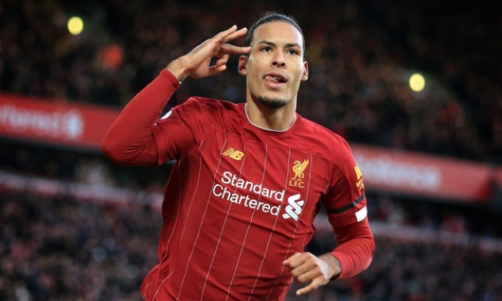 Virgil van Dijk trở thành cầu thủ hưởng lương cao nhất lịch sử Liverpool