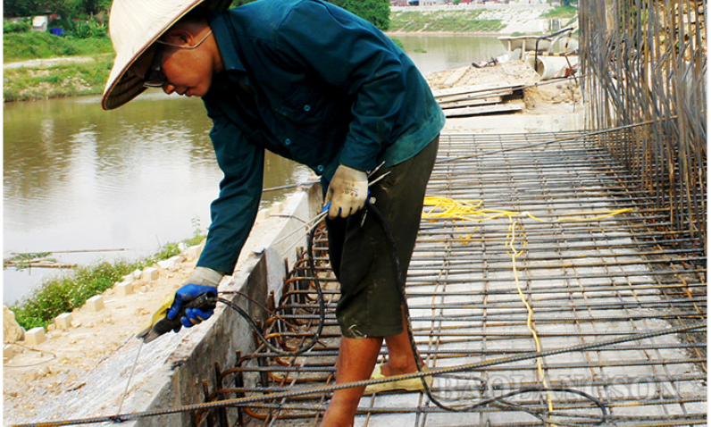 Dự án kè sông Kỳ Cùng giai đoạn 3: Nhà thầu chây ì trong thi công