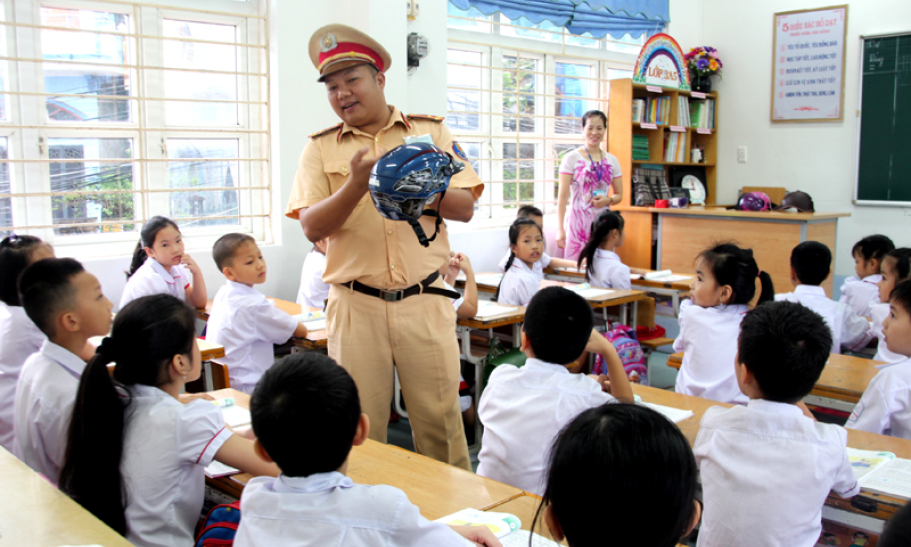 Lồng ghép giáo dục an toàn giao thông trong giảng dạy chính khóa