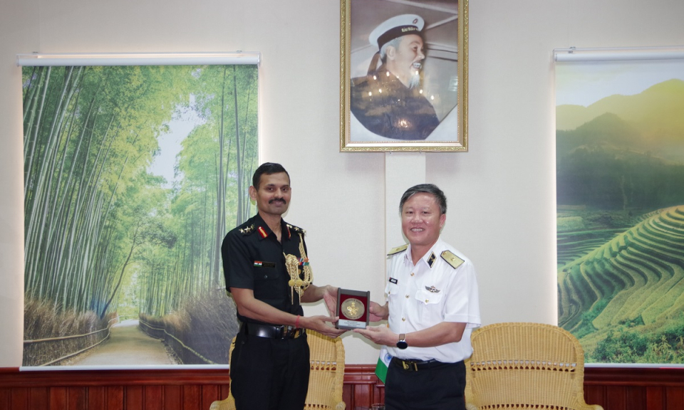 Tùy viên Quốc phòng Ấn Độ thăm và làm việc với Học viện Hải quân