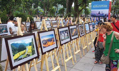 Triển lãm ảnh "Đất nước, con người ASEAN"