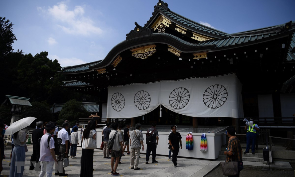 Hai thành viên Nội các Nhật Bản đến viếng đền Yasukuni