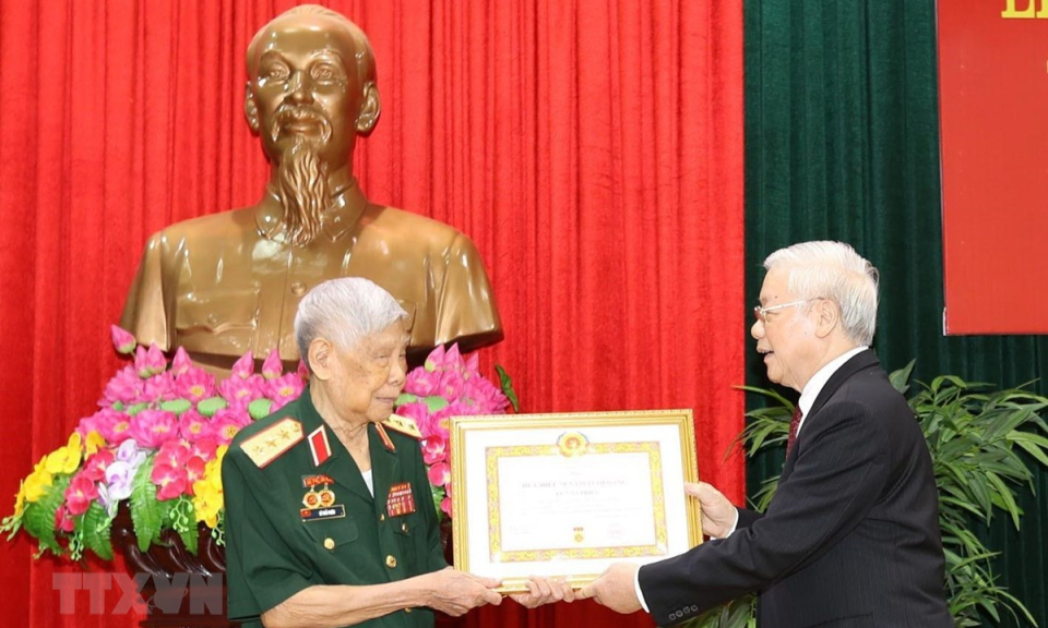 Nguyên Tổng Bí thư Lê Khả Phiêu: Tấm gương cống hiến hết mình