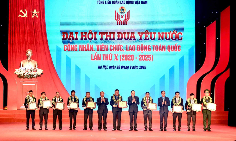 Tôn vinh những điển hình trong phong trào thi đua yêu nước của CNVCLĐ