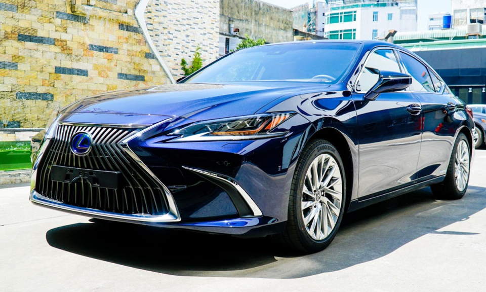 Lexus chính thức ra mắt ES phiên bản 2021 tại thị trường Việt