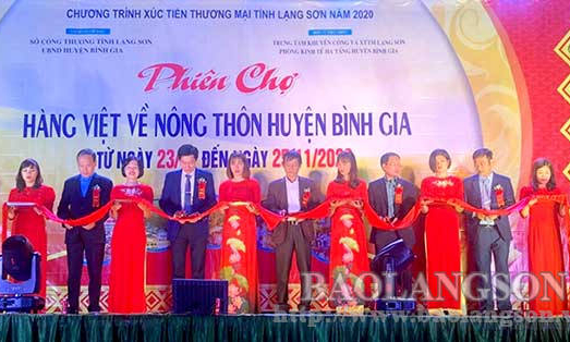 Khai mạc phiên chợ hàng Việt về nông thôn năm 2020