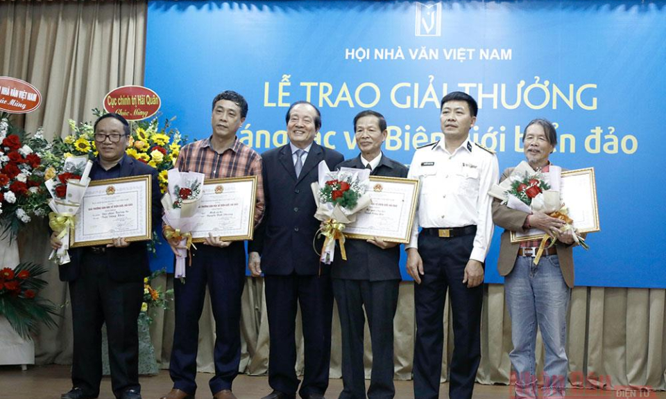Hội Nhà văn Việt Nam trao Giải thưởng Sáng tác về biên giới, biển đảo