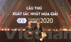 V-League 2020: Tiền đạo Văn Quyết giành giải Cầu thủ xuất sắc nhất