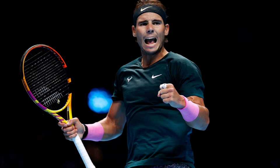 Hạ bệ Tsitsipas, Nadal đối đầu Medvedev ở bán kết ATP Finals