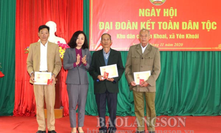 Đoàn công tác của tỉnh dự ngày hội đại đoàn kết toàn dân tộc tại Lộc Bình