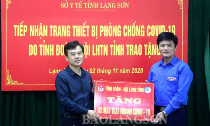 Sở Y tế tiếp nhận 2 máy test nhanh Covid-19