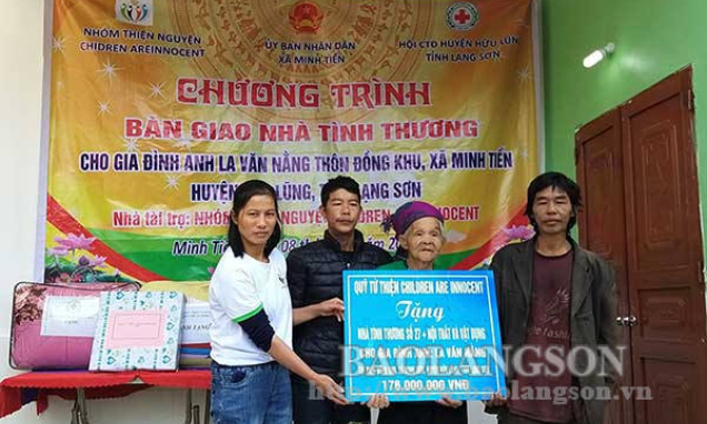 Bàn giao nhà tình thương cho gia đình đặc biệt khó khăn tại Hữu Lũng