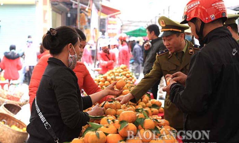 Tràng Định lần đầu tiên tổ chức phiên chợ quýt