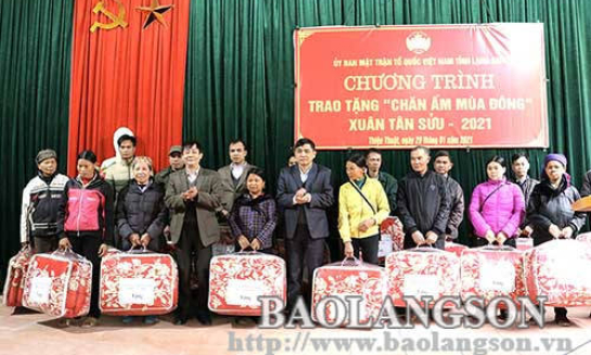 Uỷ ban Mặt trận Tổ quốc tỉnh thăm, tặng quà tết tại Bắc Sơn và Bình Gia