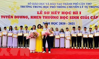 Học sinh Cần Thơ xếp thứ nhất cả nước môn tiếng Anh, tiếng Pháp