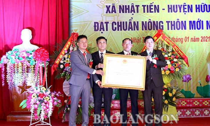 Nhật Tiến đón bằng đạt chuẩn nông thôn mới