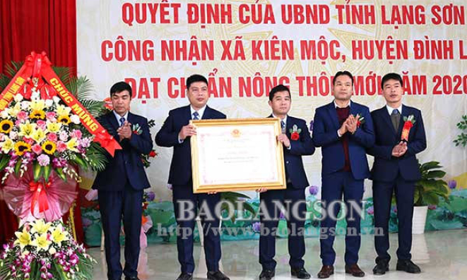 Kiên Mộc đón bằng công nhận xã đạt chuẩn nông thôn mới