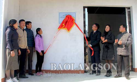 Bàn giao nhà đại đoàn kết cho hộ nghèo tại Tràng Định và Văn Lãng