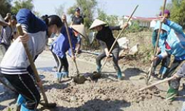 Làm đường giao thông nông thôn ở Lộc Bình: Chủ động ngay từ đầu năm