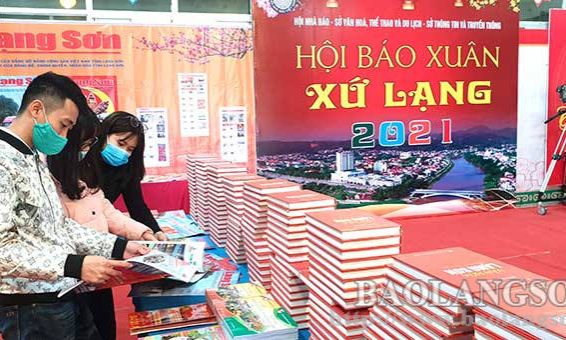 Trưng bày gần 400 ấn phẩm báo xuân phục vụ công chúng