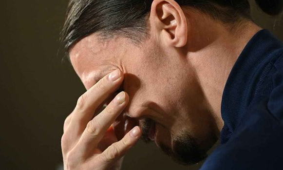 Zlatan Ibrahimovic rơi lệ trong ngày trở lại đội tuyển Thụy Điển