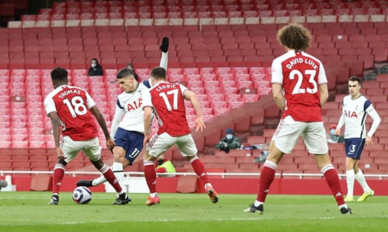 Arsenal thắng Tottenham 2-1, Man United đòi lại ngôi nhì