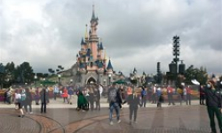 Pháp tiếp tục hoãn mở cửa trở lại công viên Disneyland Paris