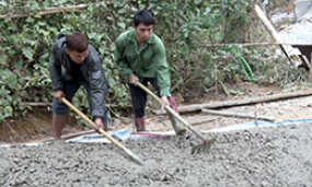 Người dân Khau Thán đồng lòng làm đường giao thông