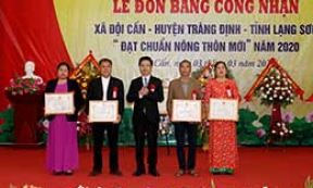 Xã Đội Cấn đón bằng công nhận xã đạt chuẩn nông thôn mới năm 2020