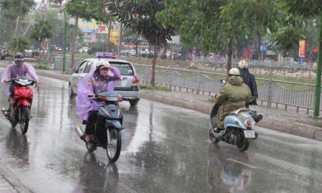 Thủ đô Hà Nội nhiều mây, có lúc có mưa rào và dông