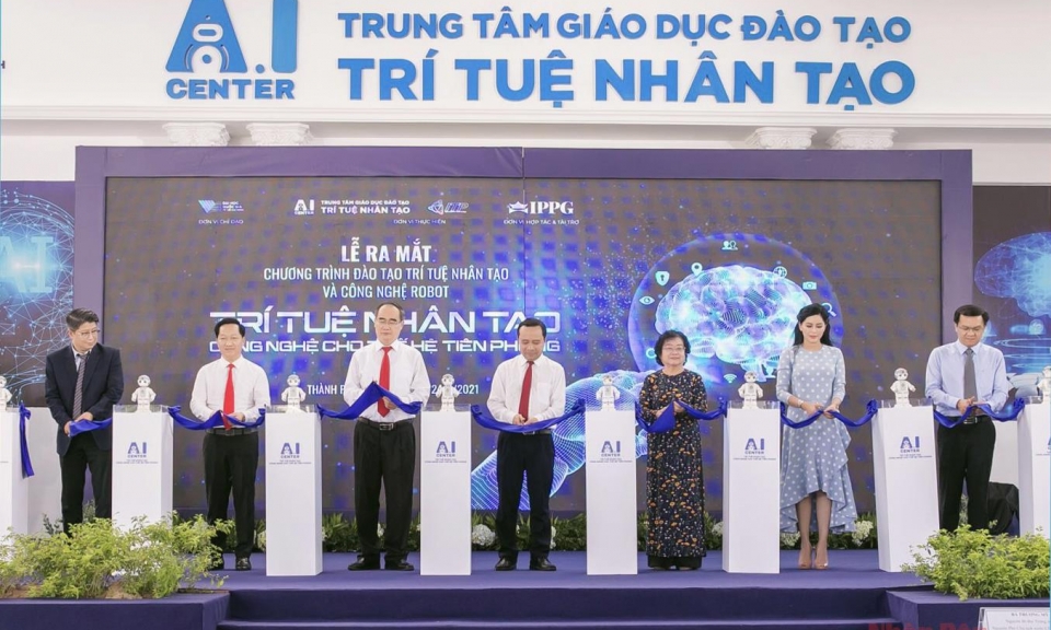 Ra mắt chương trình đào tạo Trí tuệ nhân tạo và Công nghệ robot