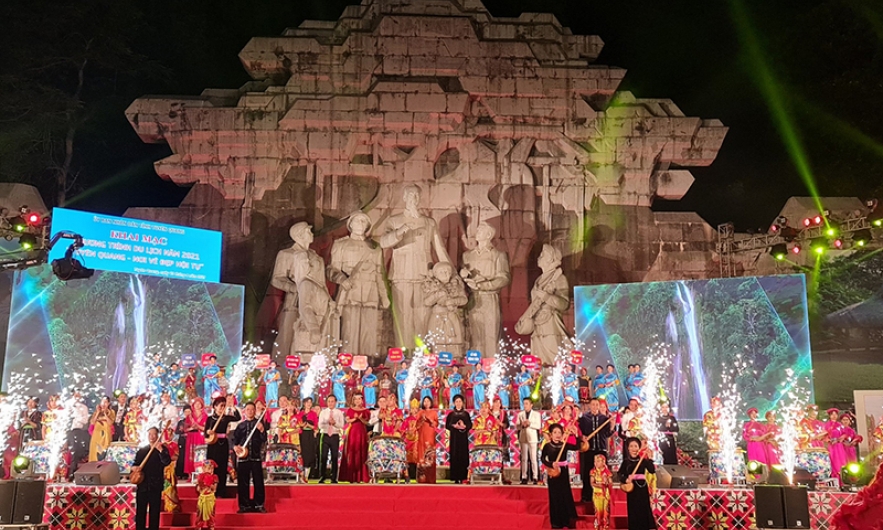 Khai mạc chương trình du lịch “Tuyên Quang - Nơi vẻ đẹp hội tụ”